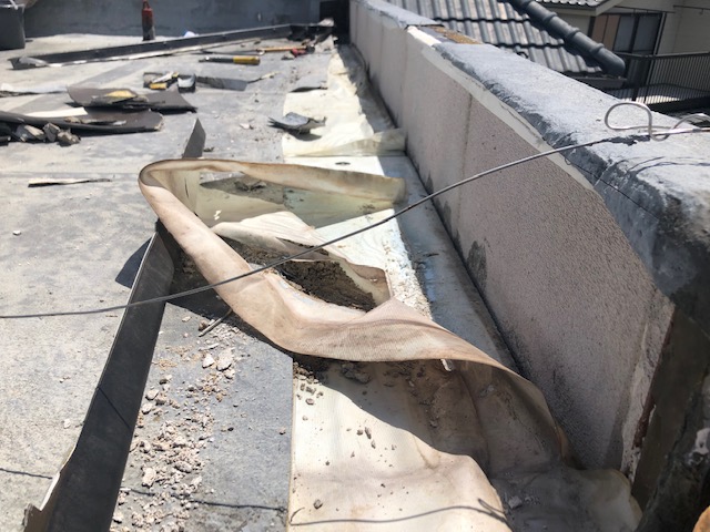 横浜市内　鉄骨造　雨漏りからの屋上防水工事
